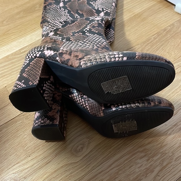 Snakeskin boots - Picture 3 of 4
